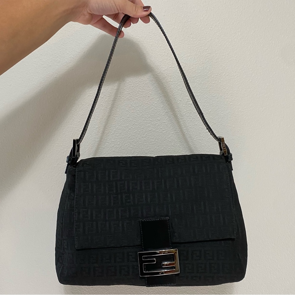 Blackout vintage Fendi Mama Baguette